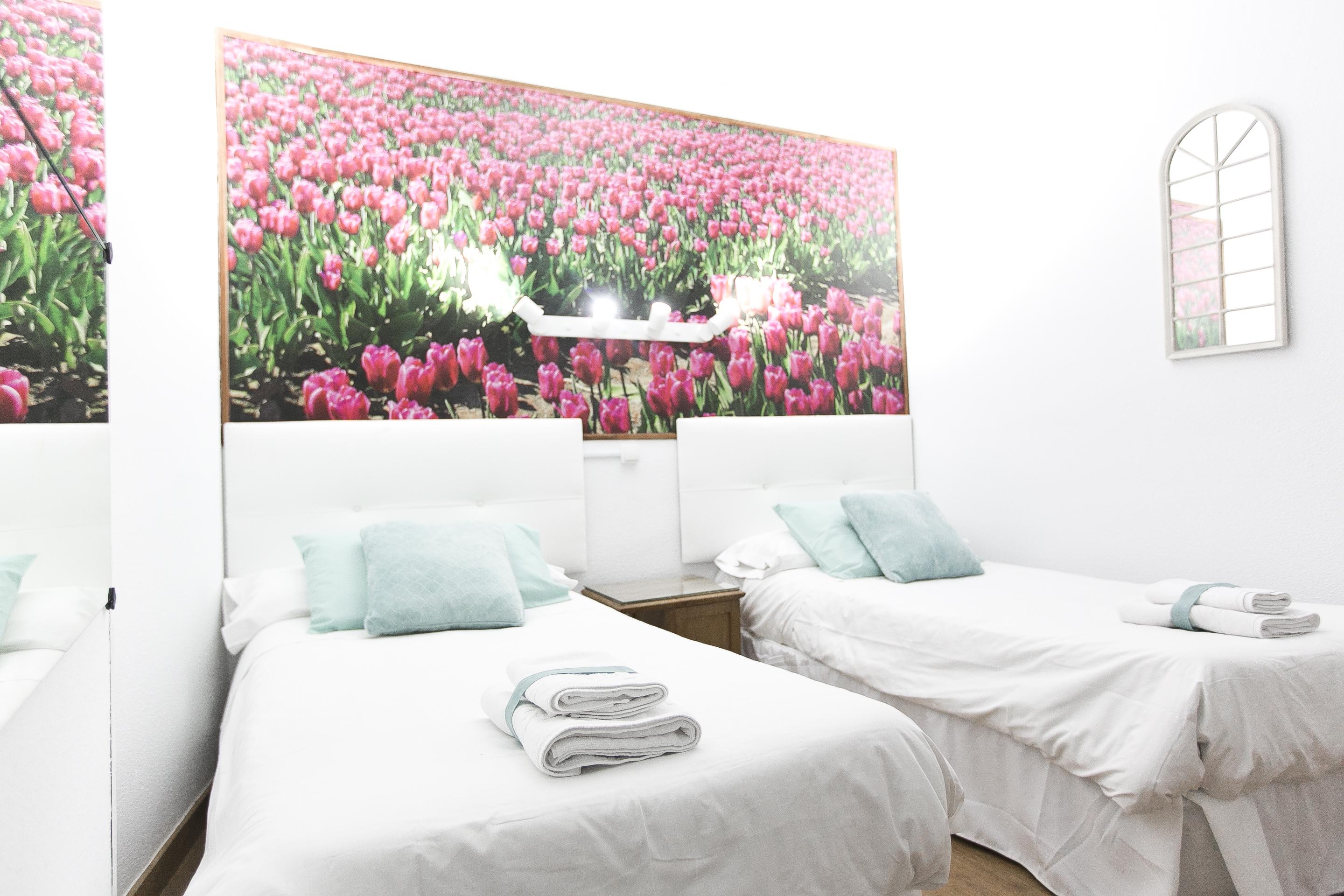 โอสตัล ลา บาเนซานา Hotel มาดริด ภายนอก รูปภาพ